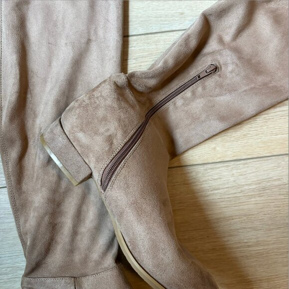 chinese laundry knee-high taupe light brown faux suede small heeled boots - Picture 2 of 5